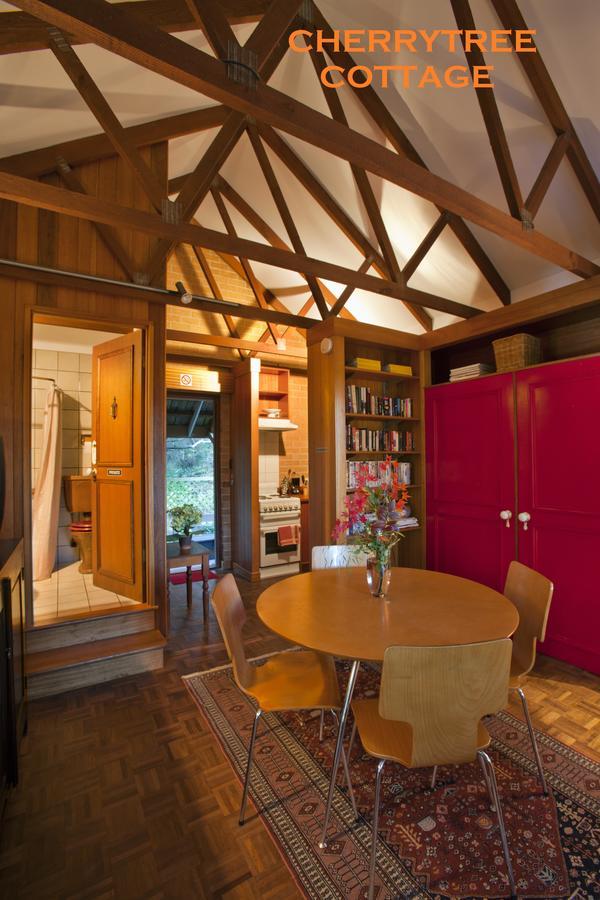 Crafers Cottages Adelaide Room photo