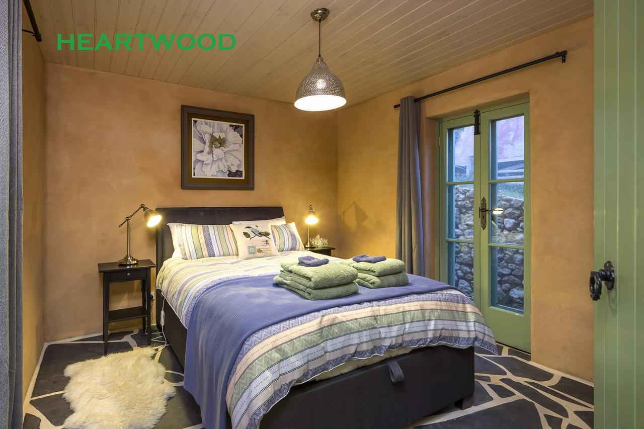 Crafers Cottages Adelaide Room photo